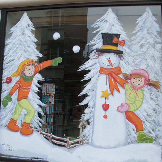 enfants dans la neige pour noel peints sur vitres
