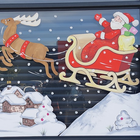 traineau du père noël et village enneigé sur vitres